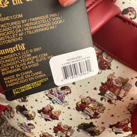 NWT Loungefly Snow White tattoo backpack - Picture 8 of 12